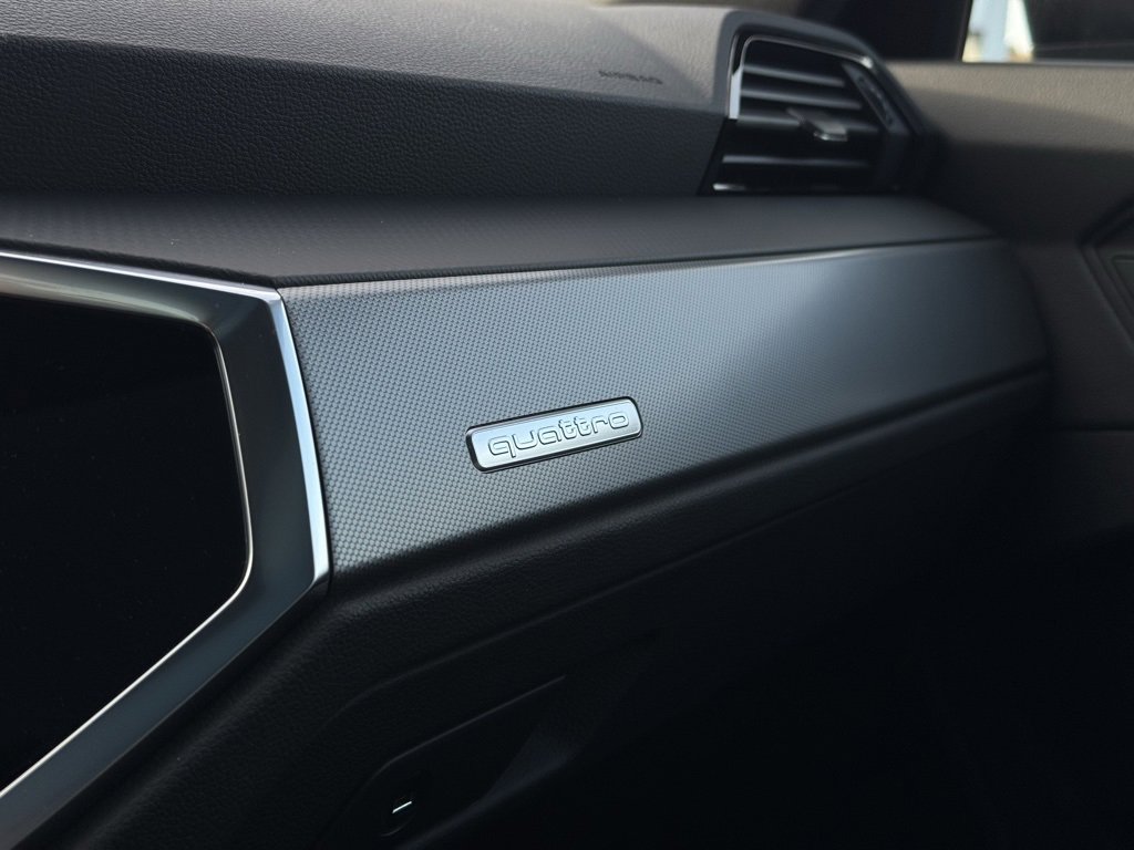 New 2025 Audi Q3 2.0T Premium image 36