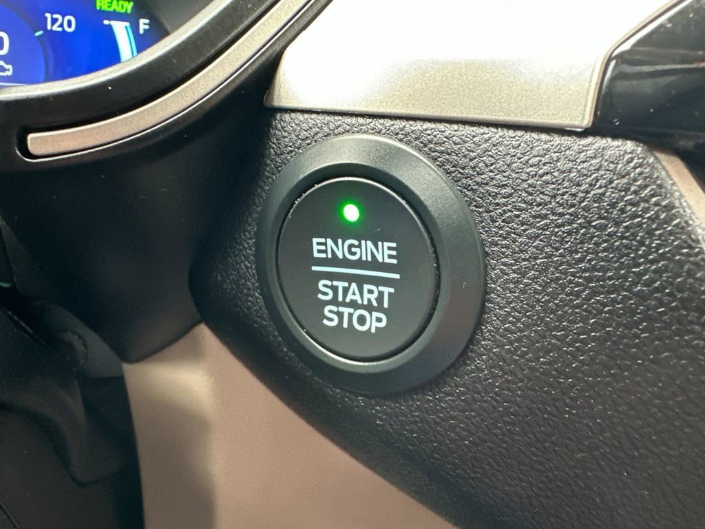 Certified 2020 Ford Escape SE Sport FWD image 22