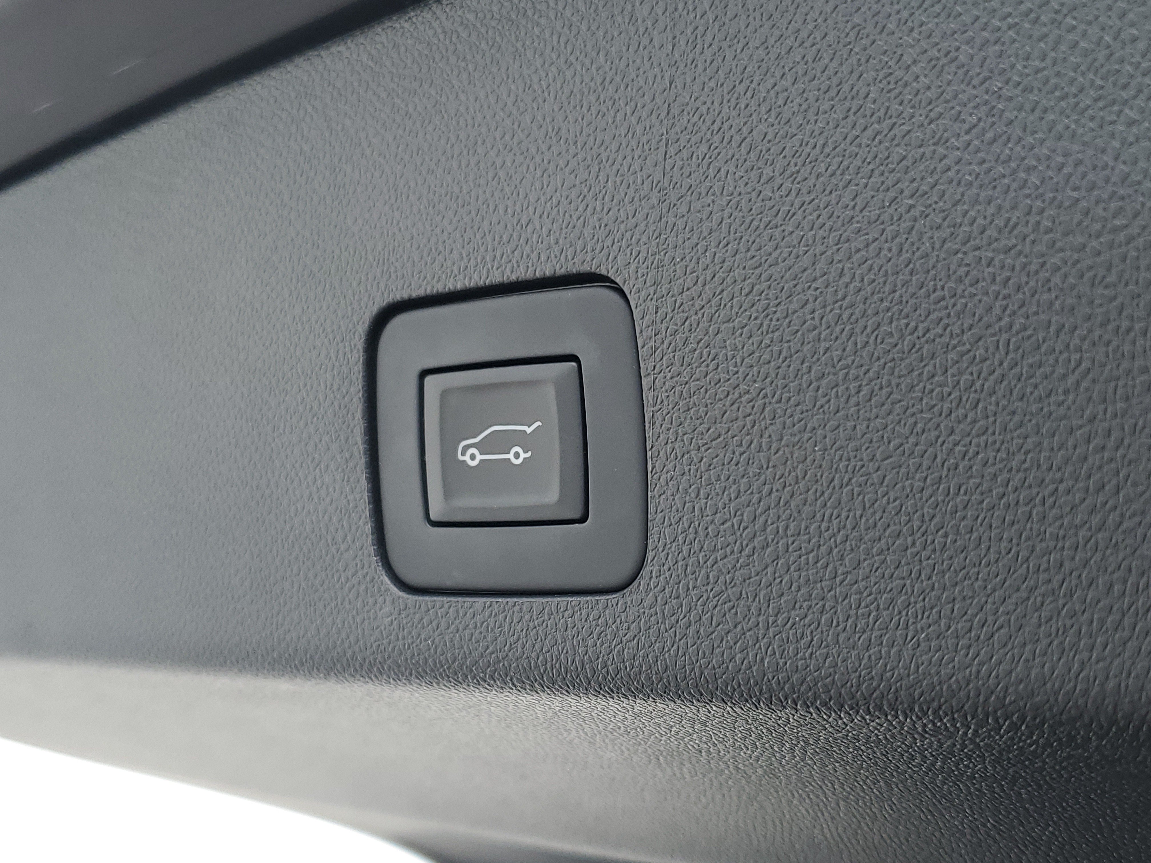 Used 2025 Buick Encore GX Avenir w/ Avenir Technology Package FWD image 11