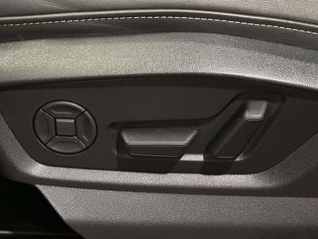 Used 2025 Audi Q8 Premium w/ Convenience Package AWD/4WD image 13