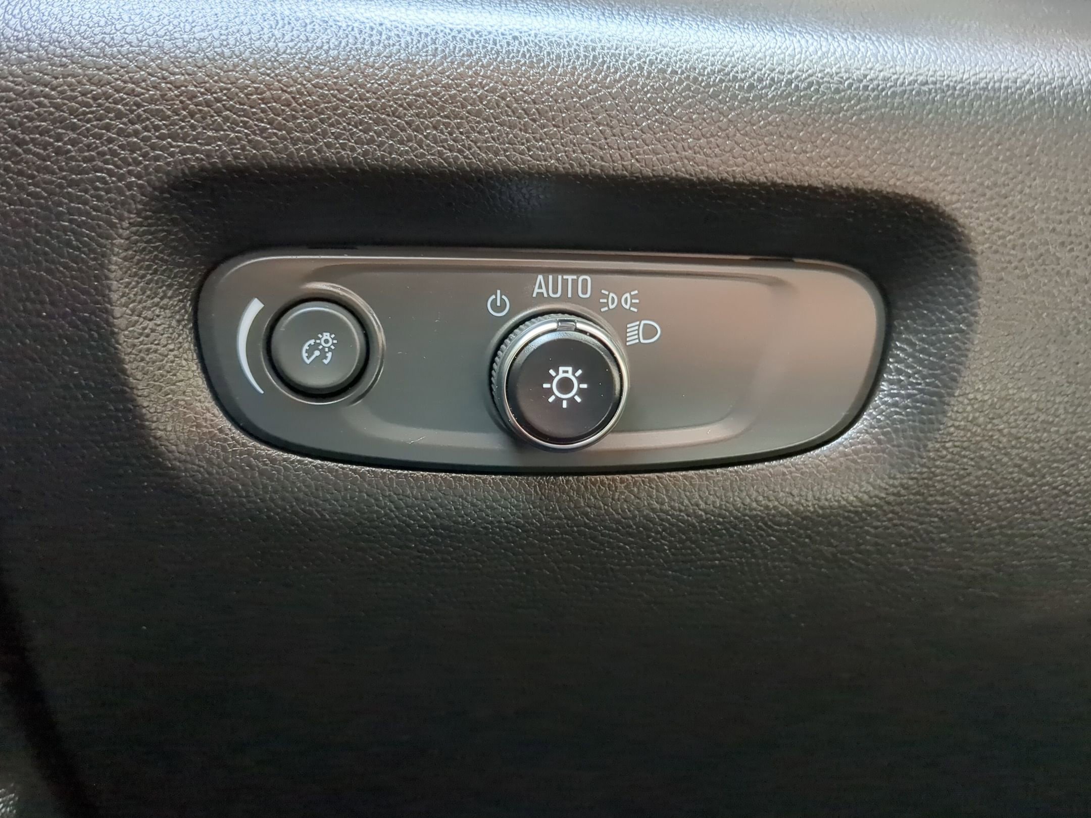 Used 2023 Chevrolet Traverse LS FWD image 20