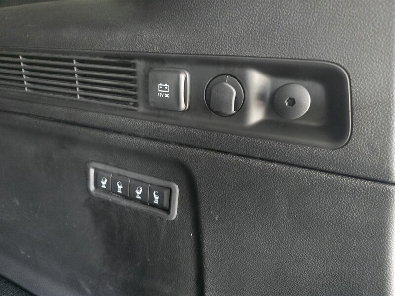 Used 2023 Jeep Wagoneer L Series III RWD image 40