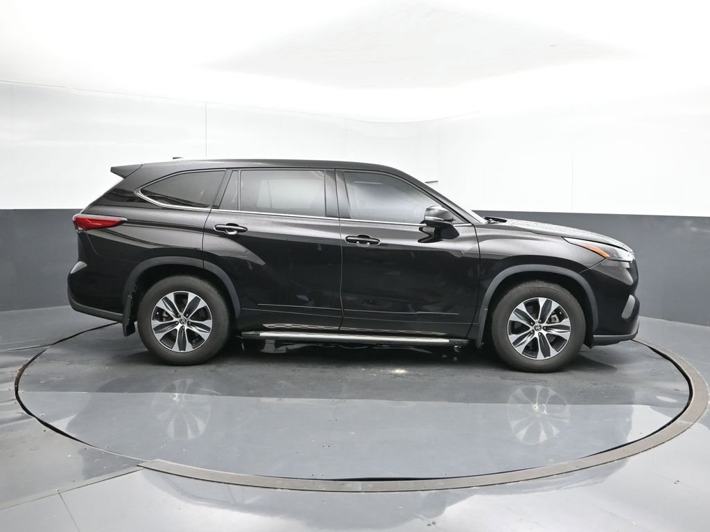 Used 2022 Toyota Highlander XLE image 6