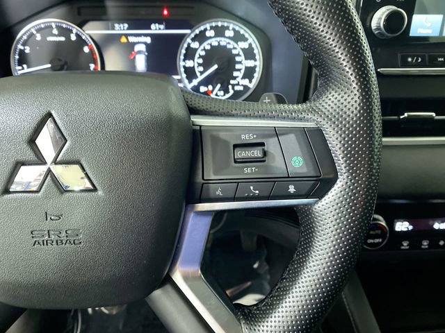 Used 2022 Mitsubishi Outlander SE image 11