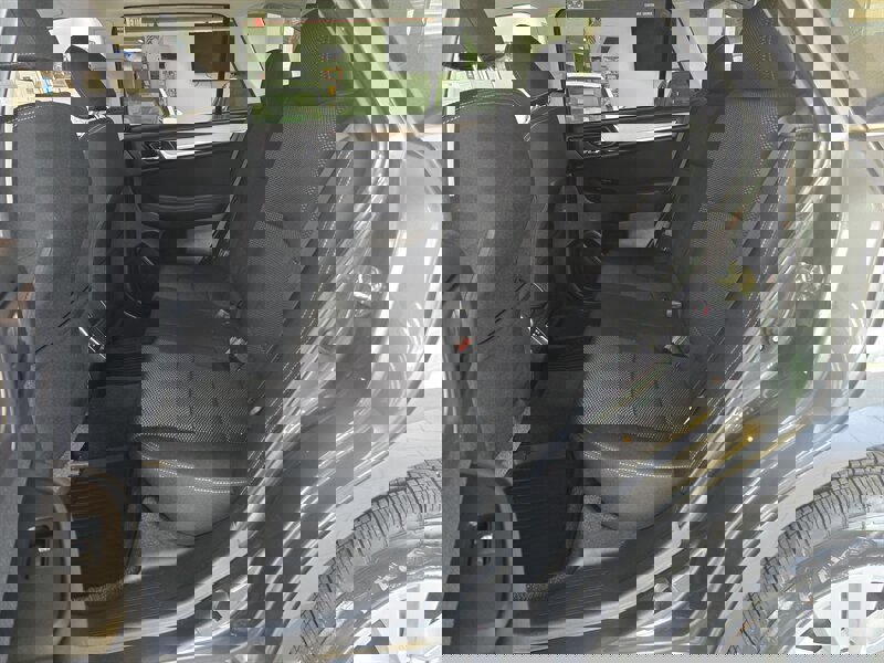 Used 2019 Subaru Outback 2.5i Premium image 11