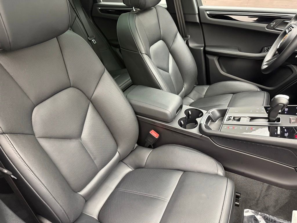 Used 2024 Porsche Macan image 34