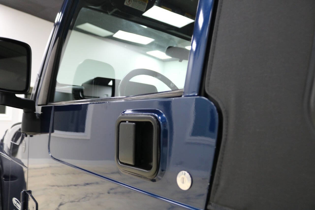 Used 2004 Jeep Wrangler Rubicon AWD/4WD image 64