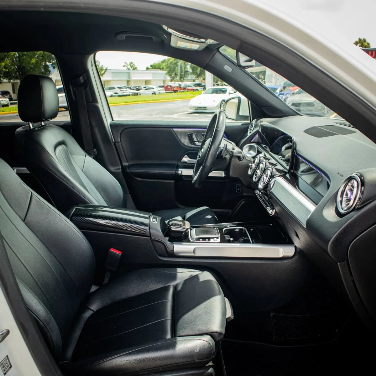 Used 2020 Mercedes-Benz GLB 250 w/ Premium Package image 17