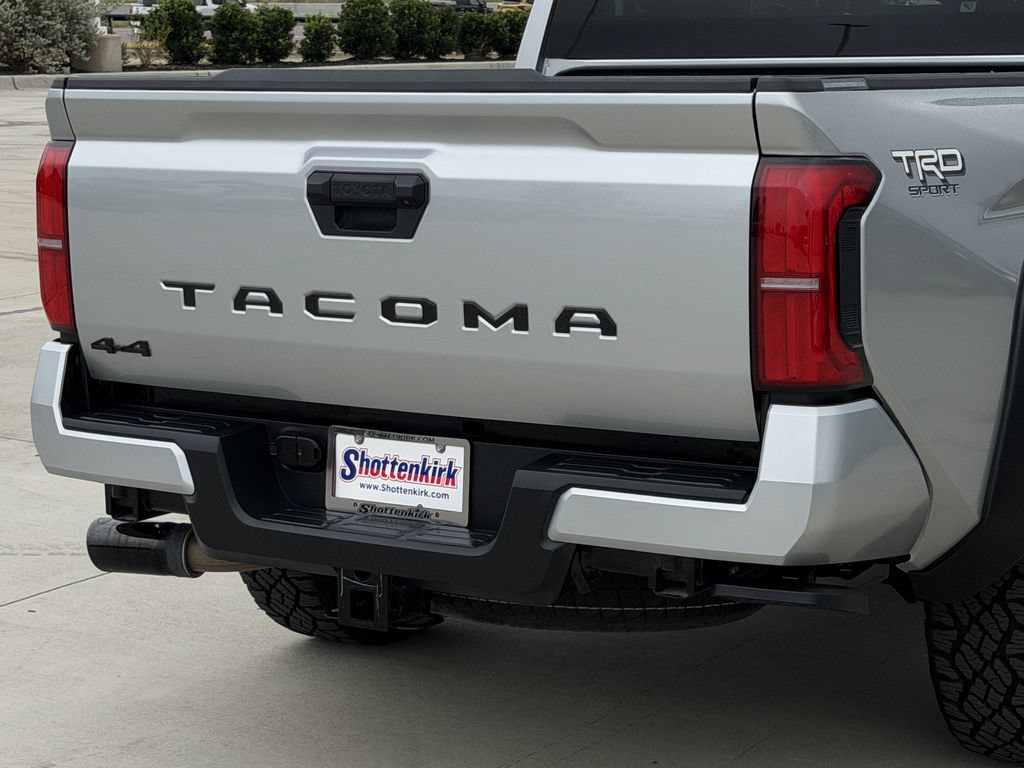 Used 2025 Toyota Tacoma TRD Sport AWD/4WD image 6