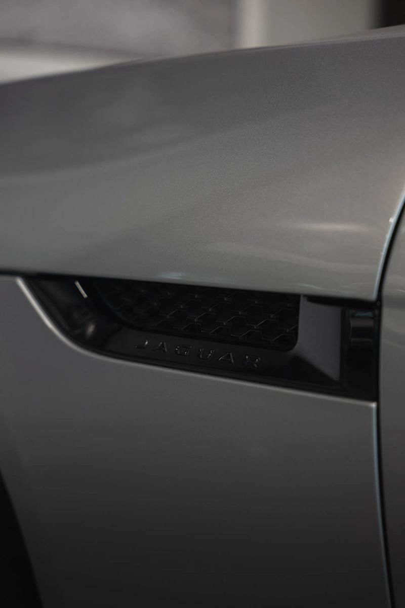 Used 2020 Jaguar F-TYPE Convertible RWD image 6