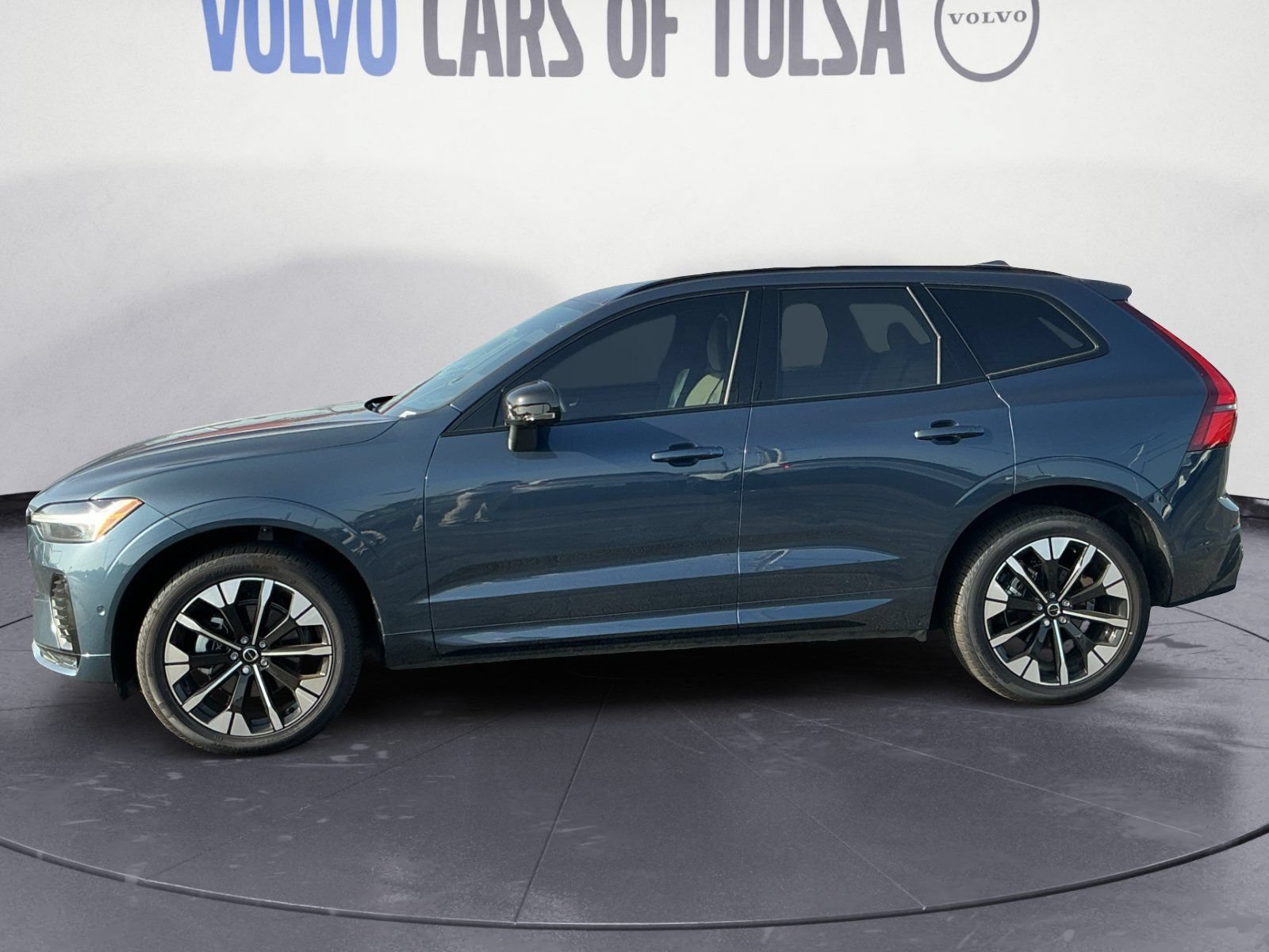 New 2026 Volvo XC60 B5 Plus w/ Protection Package Premier AWD/4WD image 2