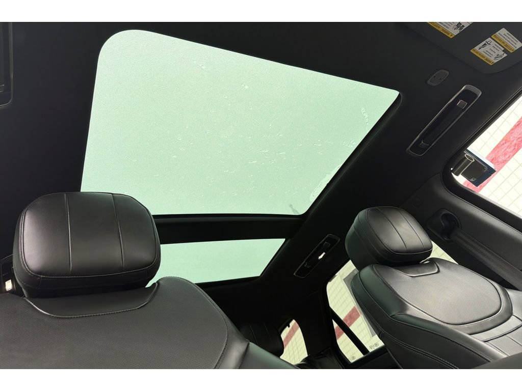 Used 2025 Land Rover Range Rover Sport SE image 19