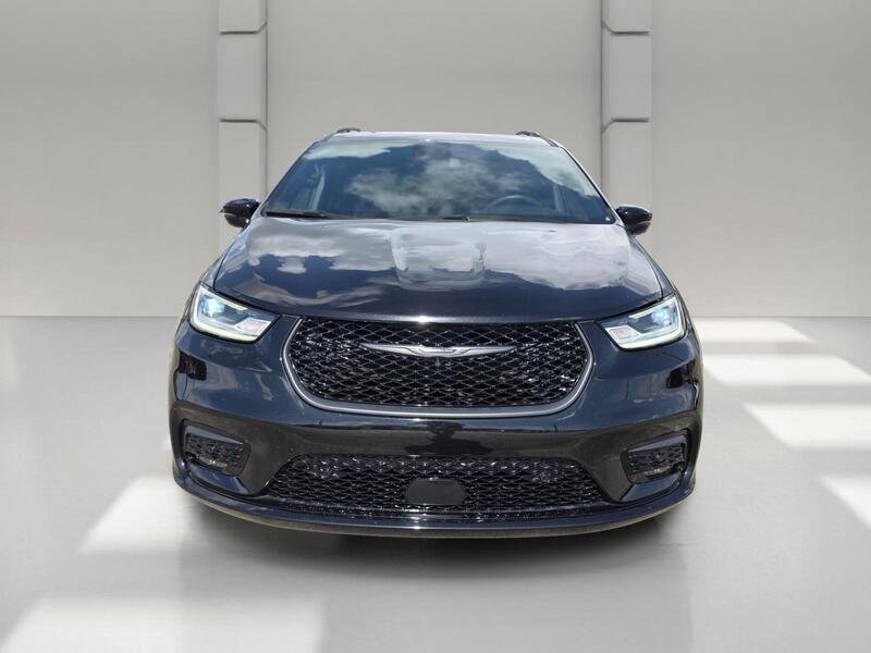 Used 2024 Chrysler Pacifica Touring-L w/ S Appearance Package AWD/4WD image 8