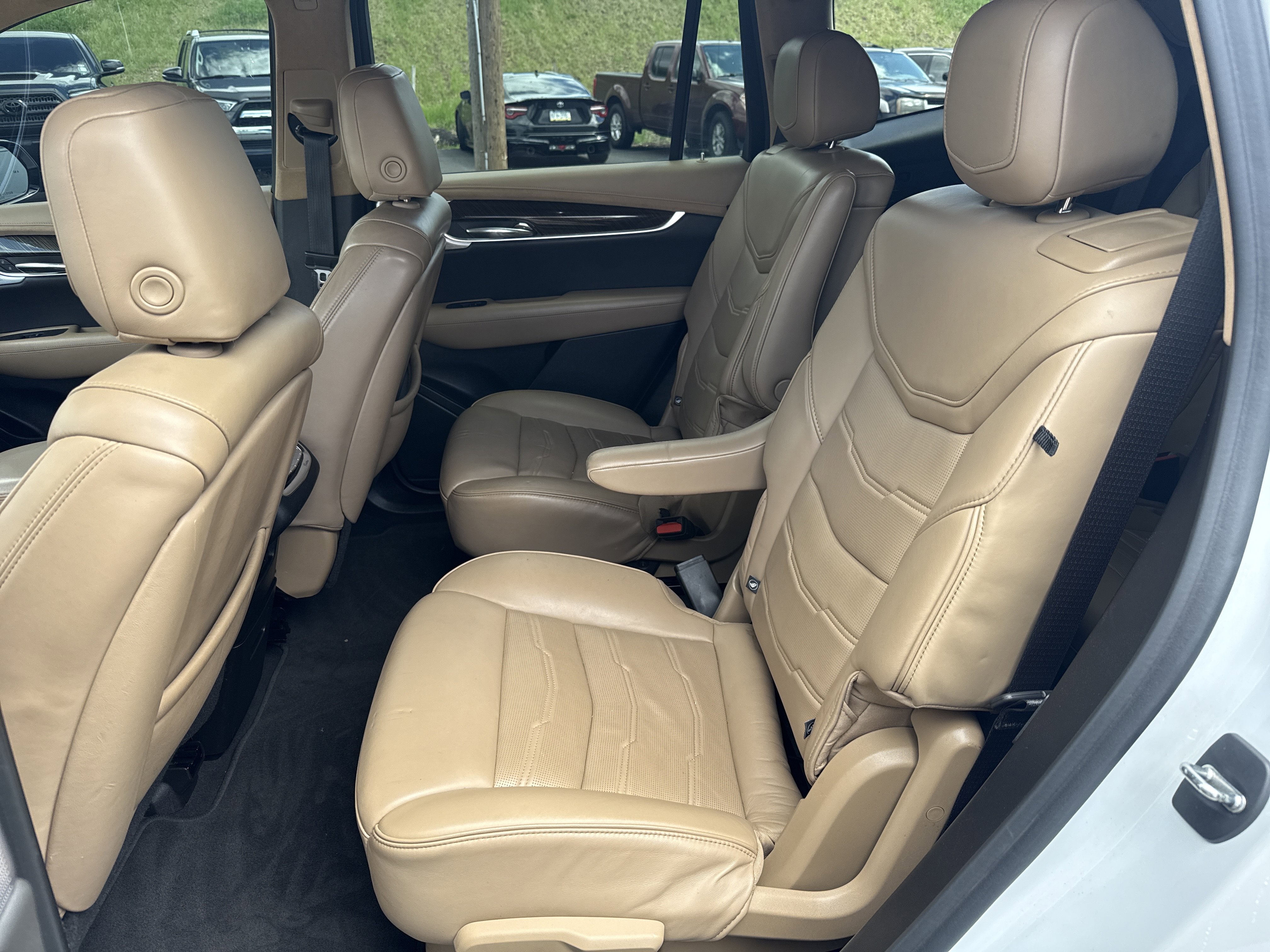 Used 2022 Cadillac XT6 Premium Luxury w/ Platinum Package AWD/4WD image 13