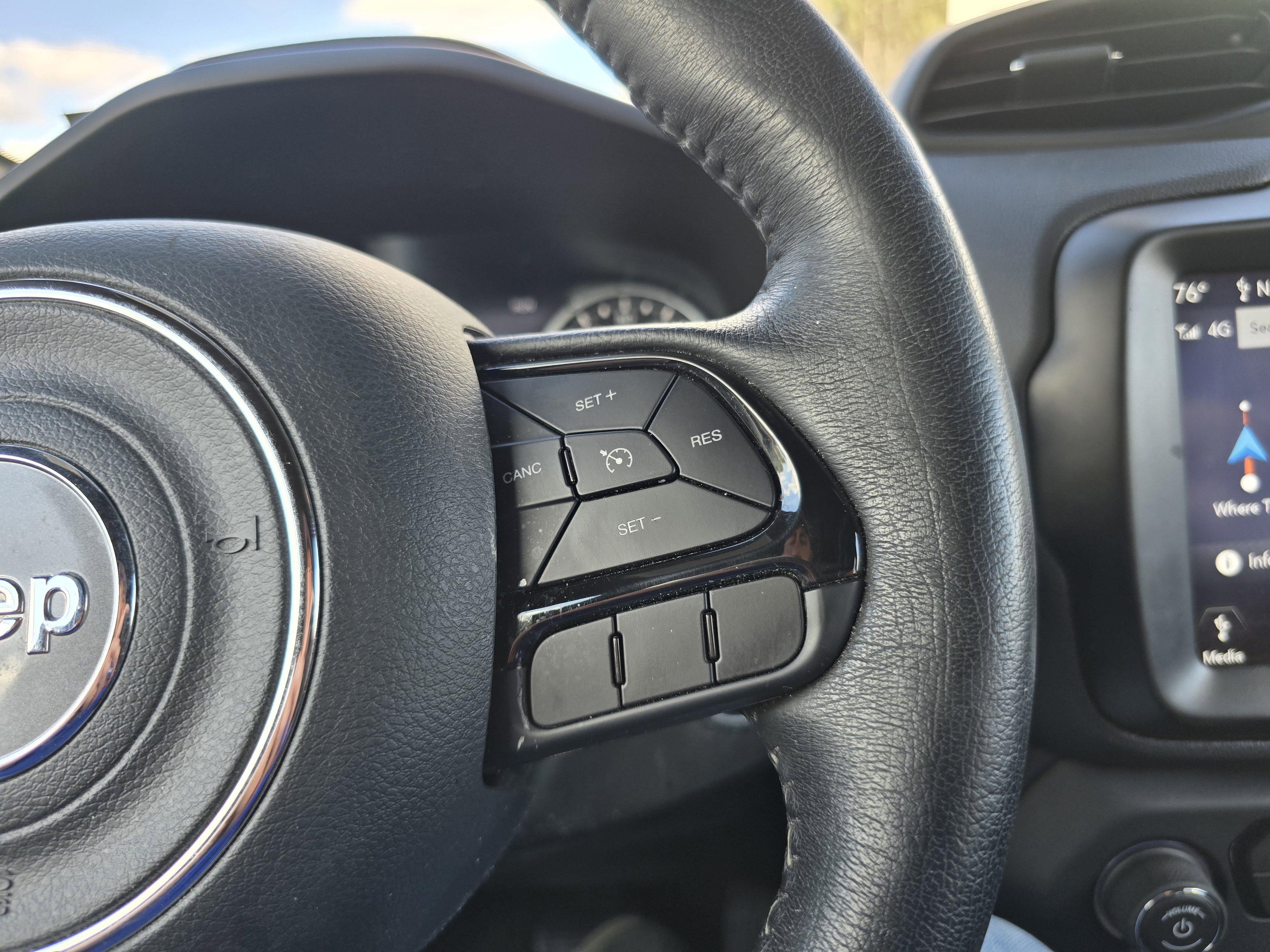 Used 2022 Jeep Renegade Altitude w/ Convenience Group AWD/4WD image 18