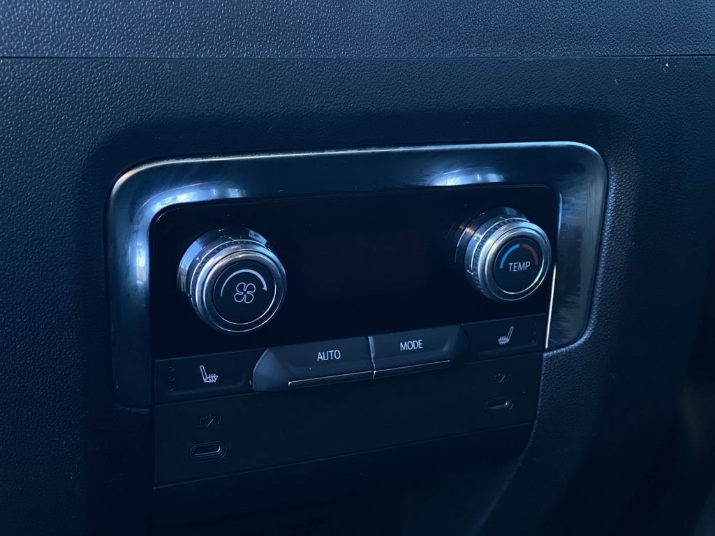 Certified 2025 GMC Yukon XL Denali image 39