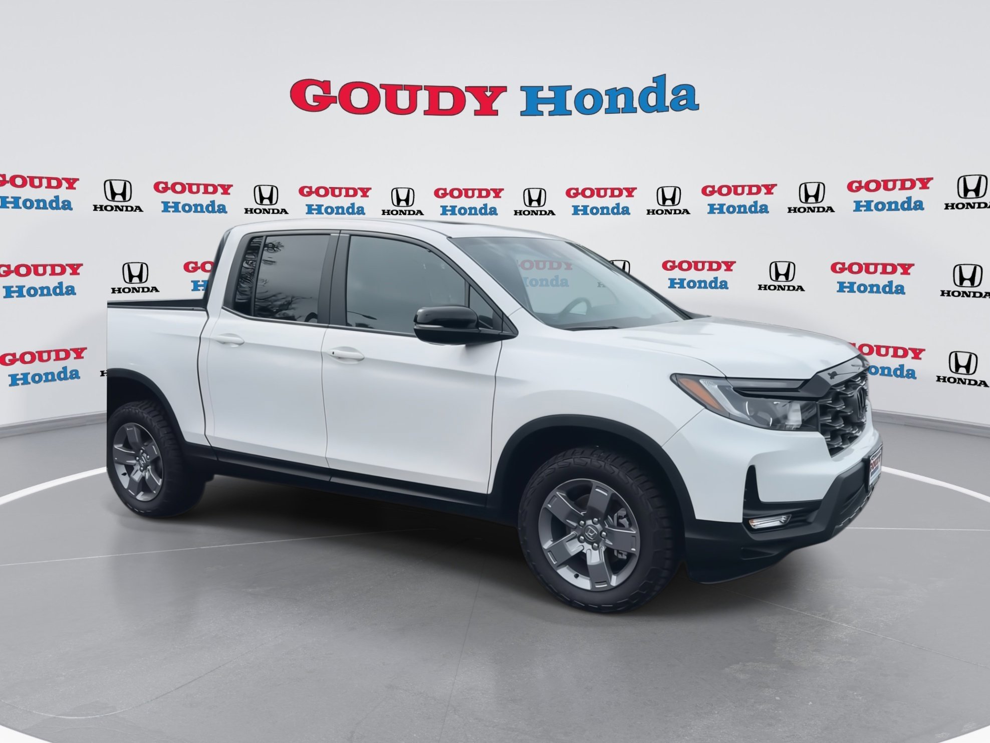 Used 2025 Honda Ridgeline TrailSport image 2