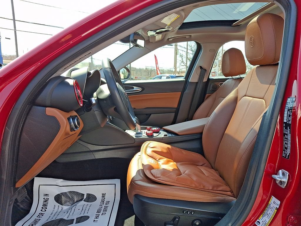 Used 2019 Alfa Romeo Giulia AWD image 13