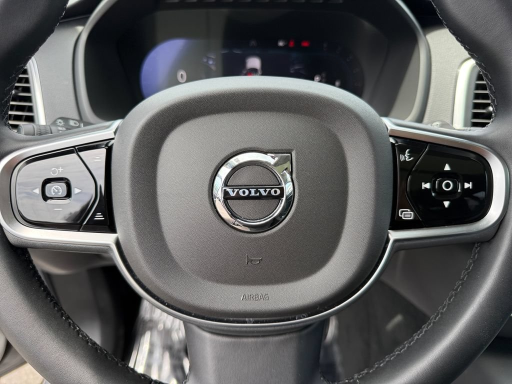 Used 2025 Volvo XC90 B5 Core AWD/4WD image 17