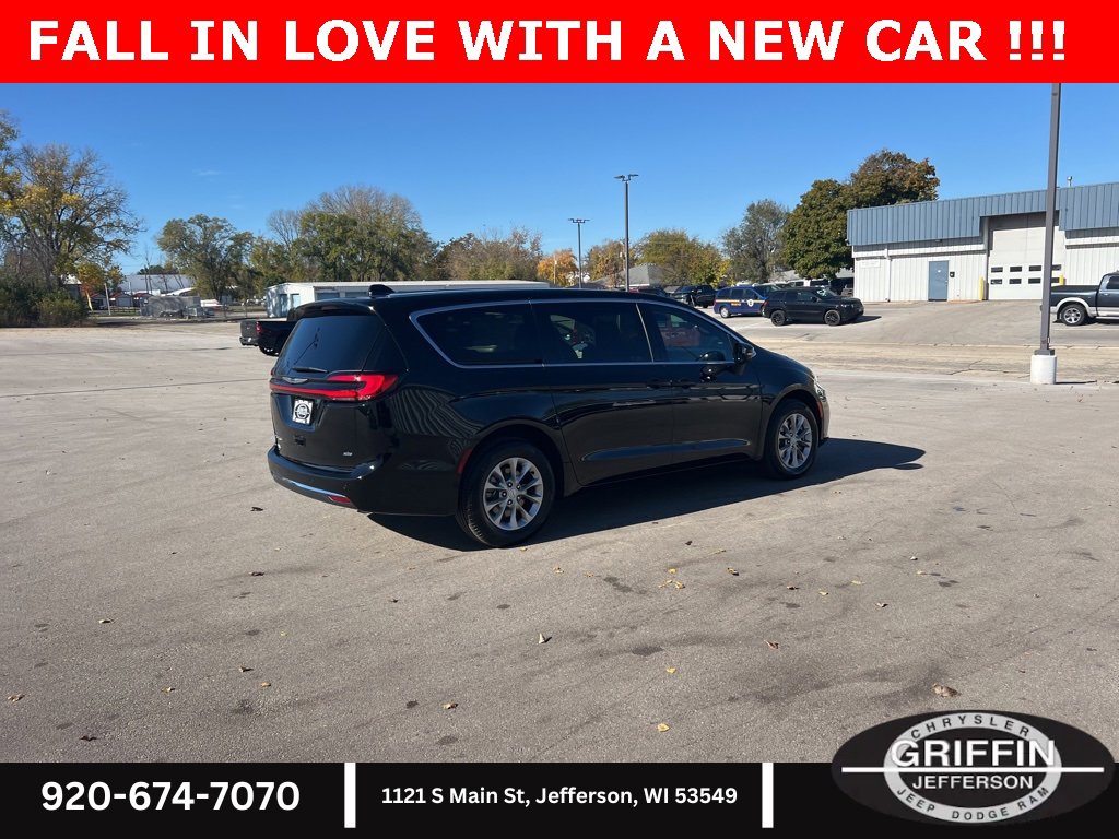New 2026 Chrysler Pacifica Select image 7