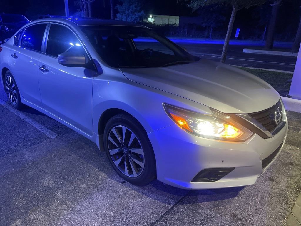 Used 2016 Nissan Altima 2.5 SL w/ 2.5 Technology Package FWD image 2
