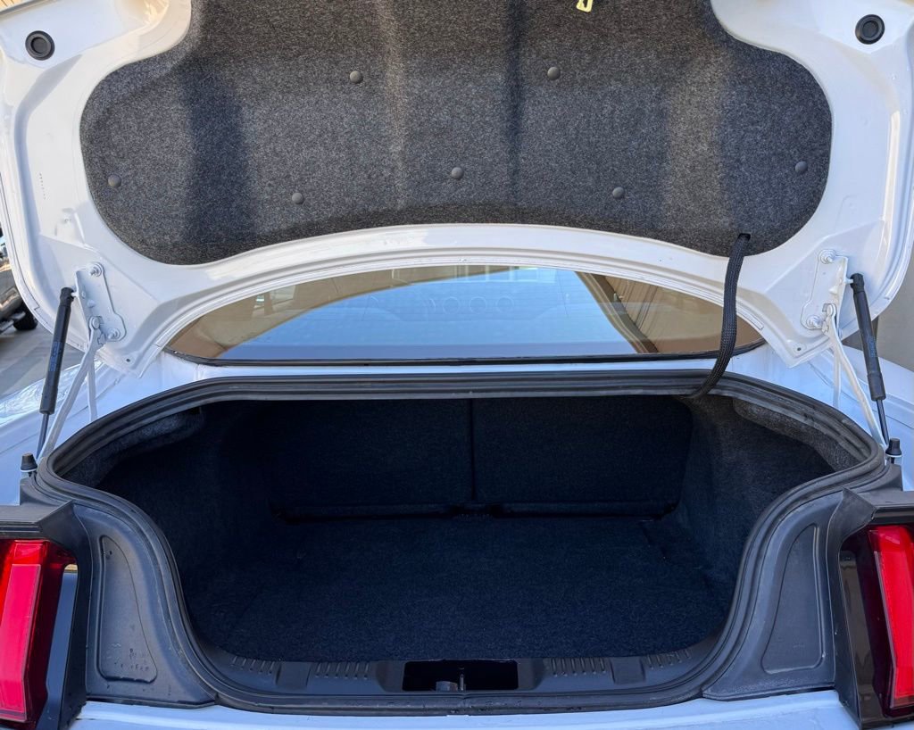 Used 2020 Ford Mustang EcoBoost image 12