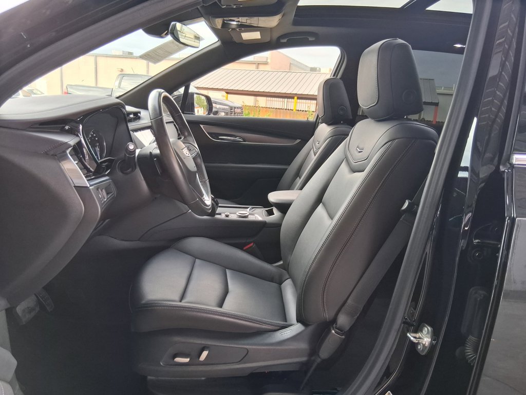 Certified 2025 Cadillac XT6 Luxury w/ LPO, Red Accent Package FWD image 19
