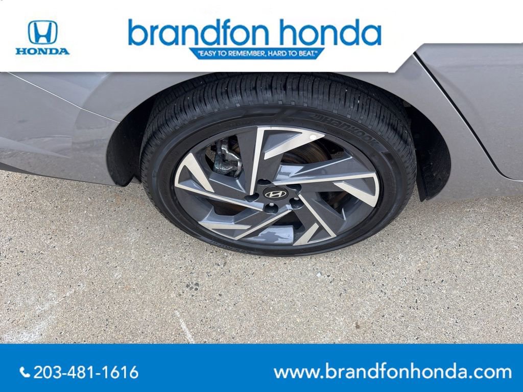 Used 2025 Hyundai Elantra SEL image 33