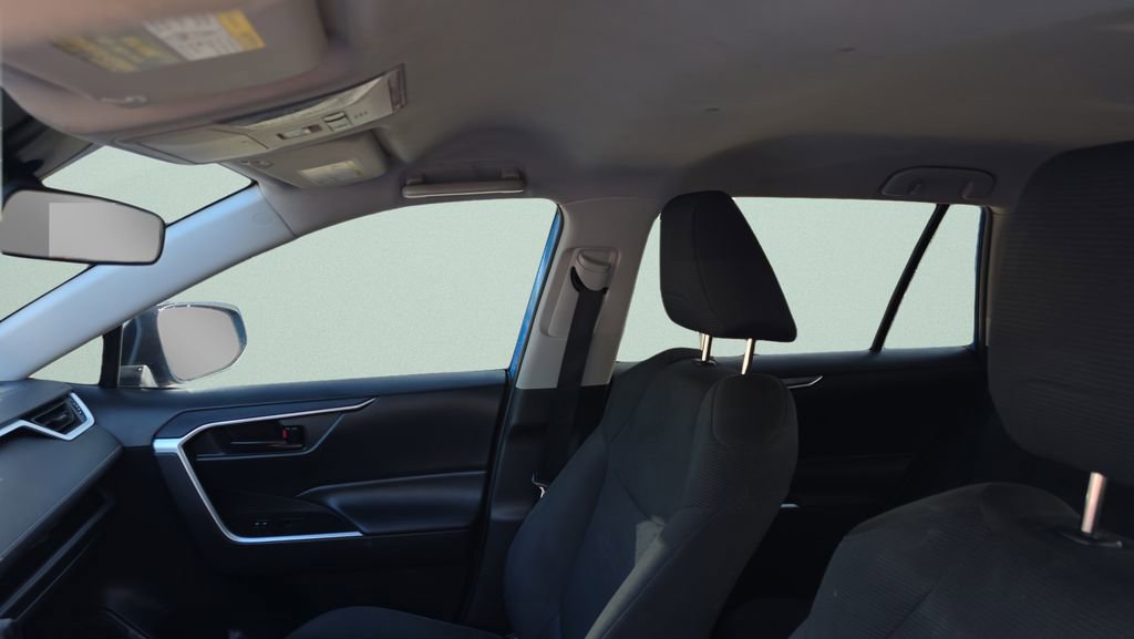 Used 2020 Toyota RAV4 LE image 28