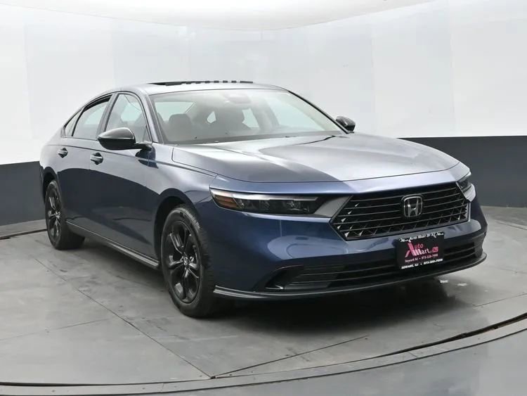 Used 2025 Honda Accord SE image 2