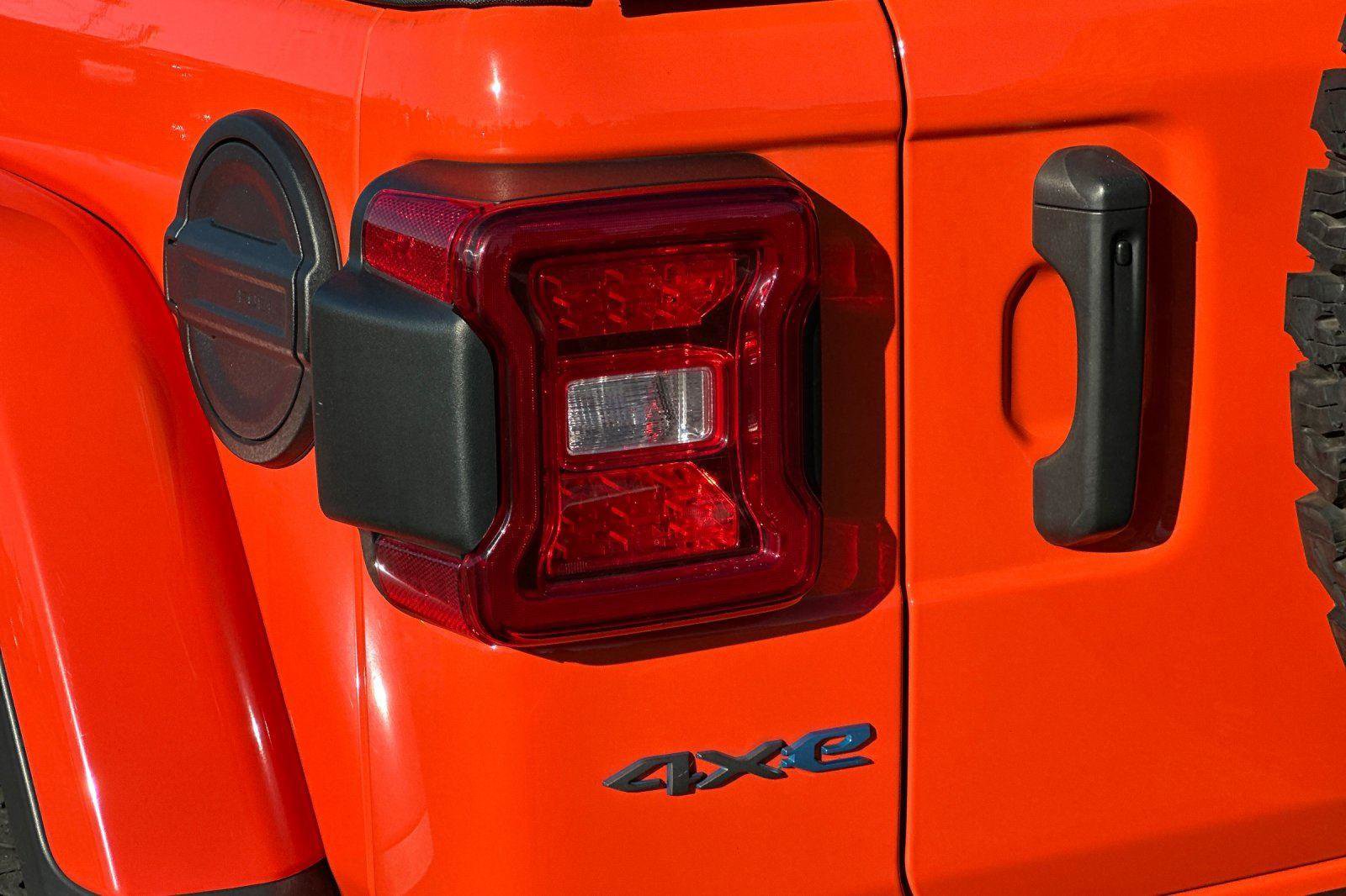 Used 2023 Jeep Wrangler Unlimited Rubicon 4xe image 33