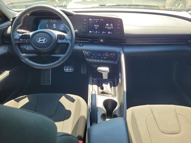 Used 2025 Hyundai Elantra Sport image 16