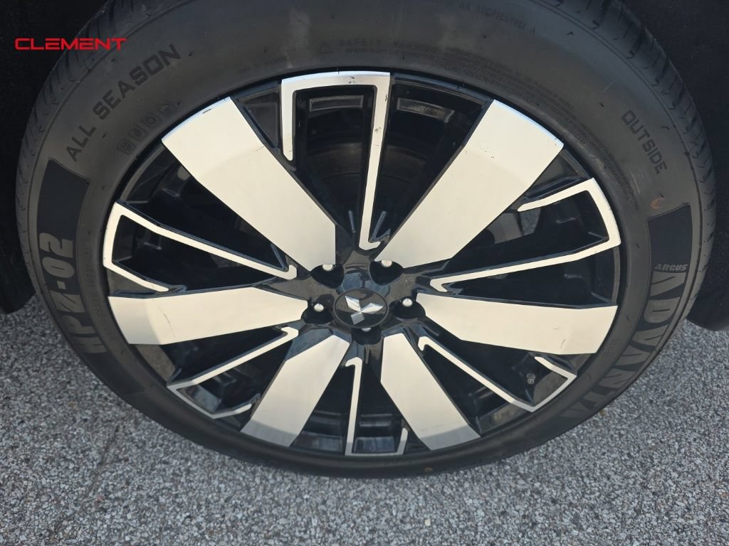 Used 2025 Mitsubishi Outlander SE AWD/4WD image 4