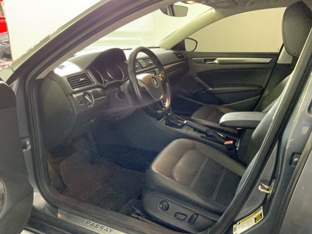 Used 2018 Volkswagen Passat 2.0T SE FWD image 15