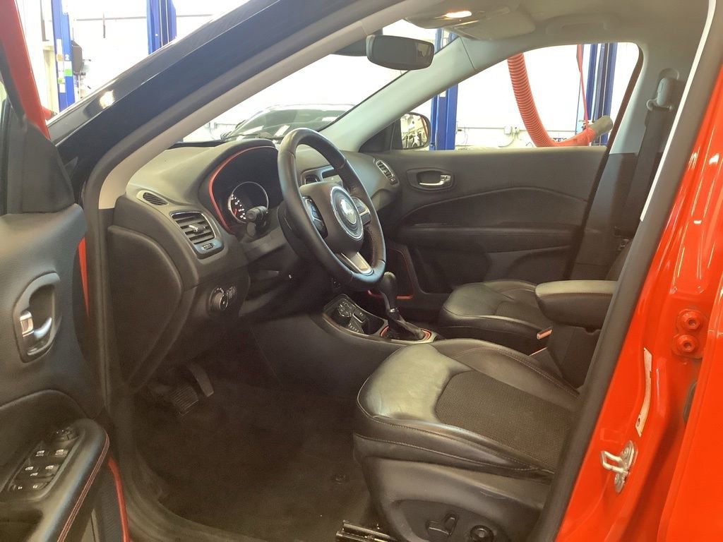 Used 2018 Jeep Compass Trailhawk w/ Cold Weather Group AWD/4WD image 10