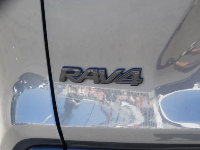 Used 2023 Toyota RAV4 XSE AWD/4WD image 11