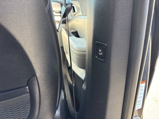 Used 2023 Kia Carnival LX FWD image 11