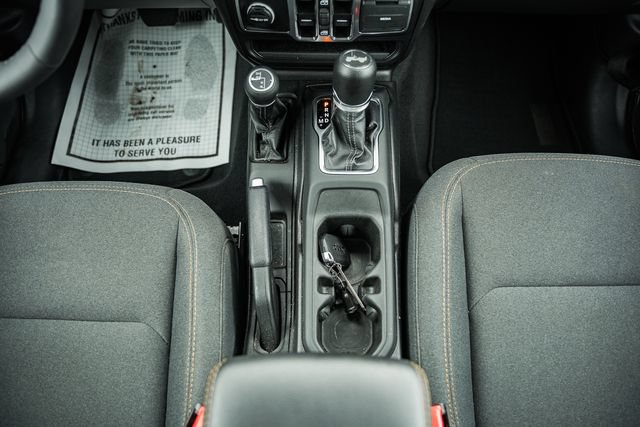 Used 2025 Jeep Wrangler Unlimited Sahara AWD/4WD image 35