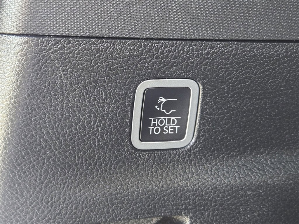 Used 2023 Jeep Wagoneer L Series II image 13