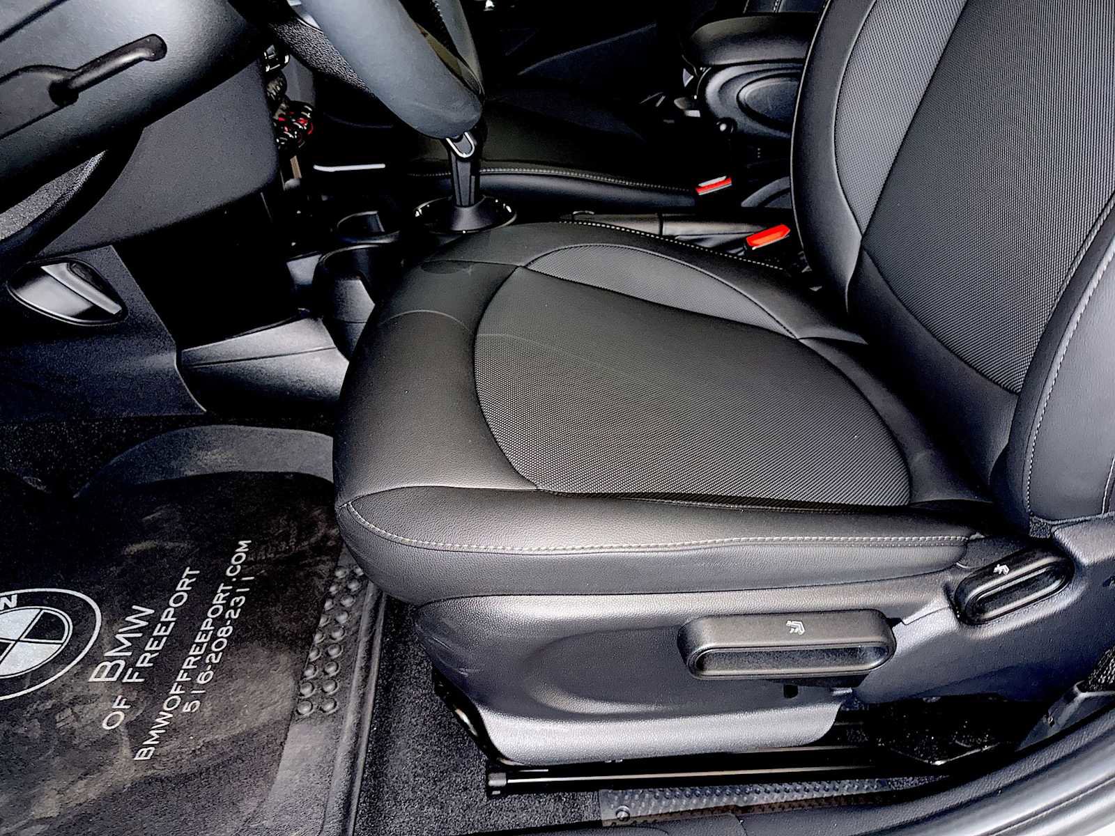 Certified 2023 MINI Cooper 4-Door Hardtop image 10