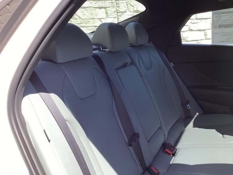 New 2025 Hyundai Elantra Limited image 13