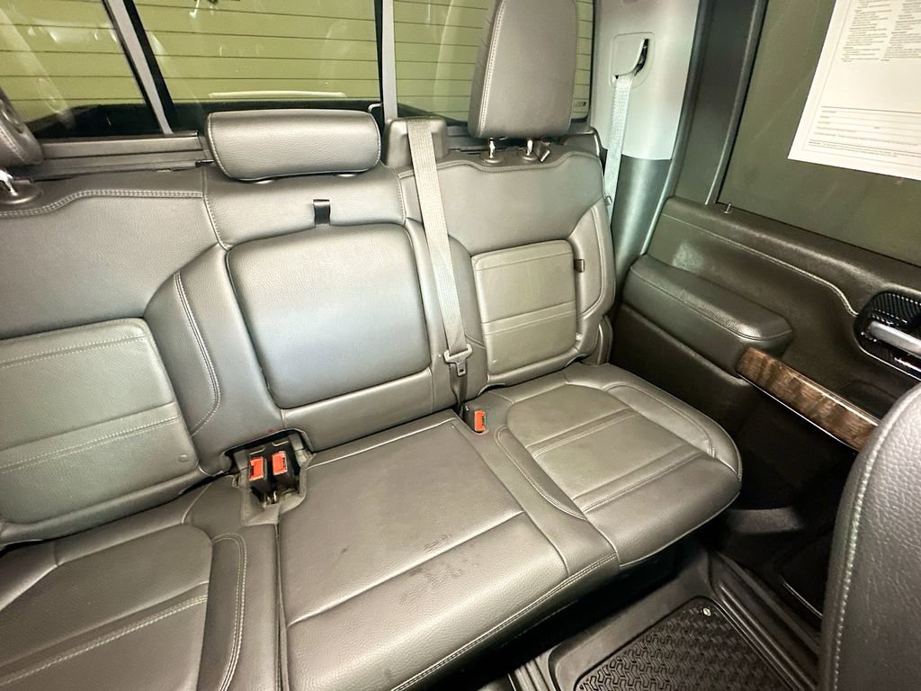 Used 2022 GMC Sierra 2500 Denali w/ Denali Black Diamond Edition image 14