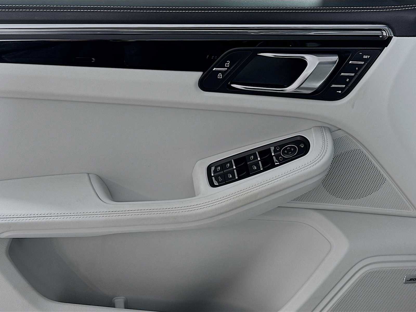 Certified 2025 Porsche Macan image 11