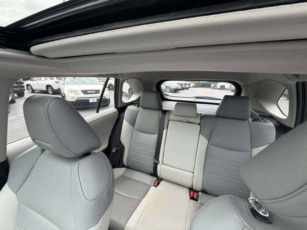 Used 2021 Toyota RAV4 XLE Premium AWD/4WD image 10