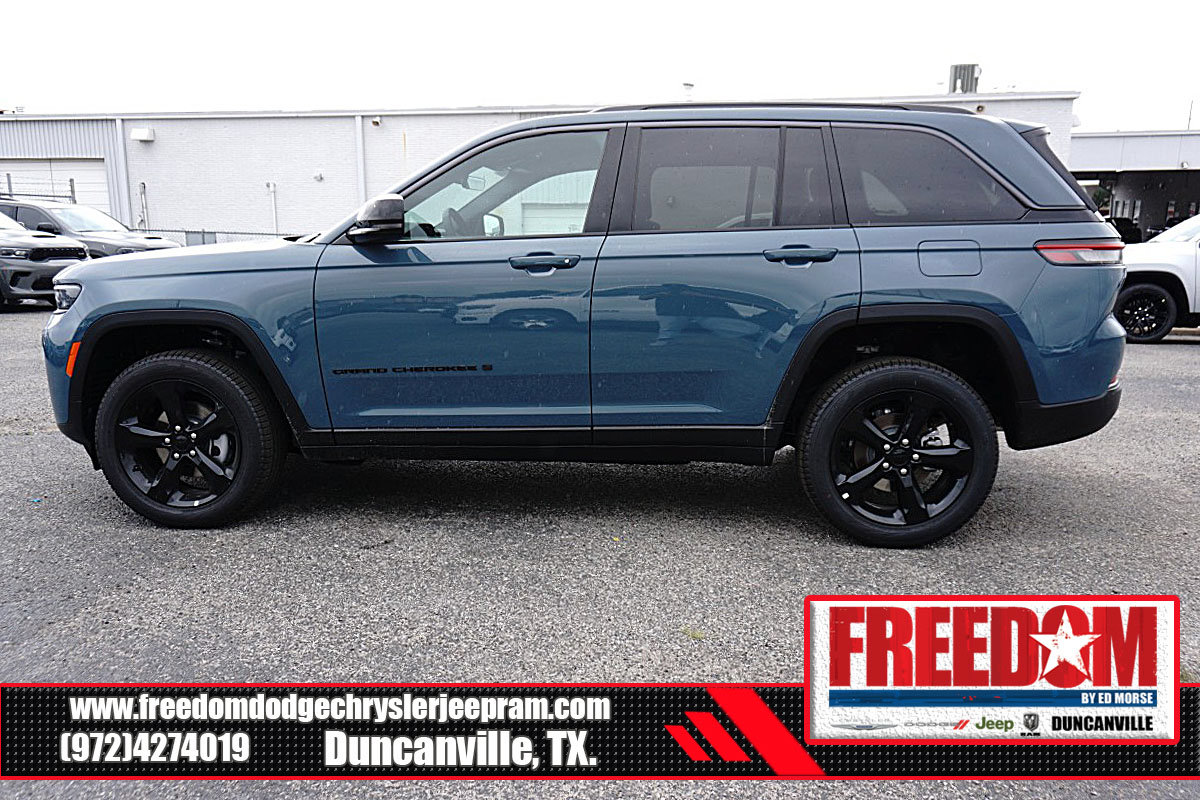 New 2026 Jeep Grand Cherokee Limited w/ Limited Altitude Package RWD image 2