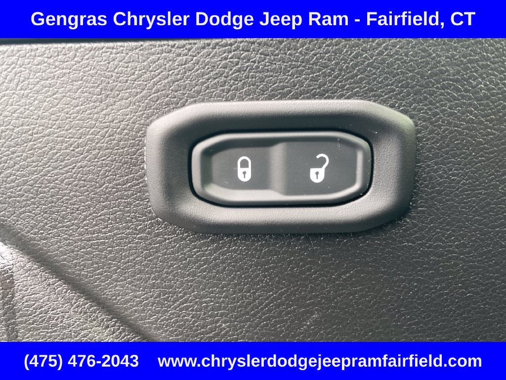 Certified 2023 Jeep Wrangler Unlimited w/ Sun & Screen Package AWD/4WD image 44