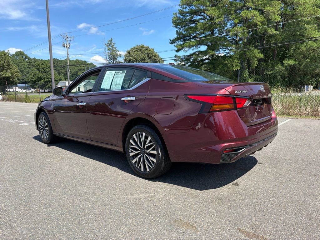 Used 2025 Nissan Altima 2.5 SV AWD/4WD image 7