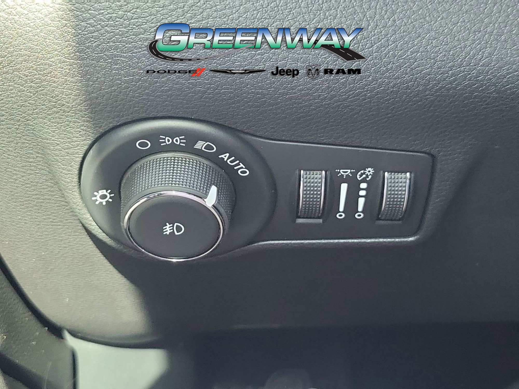 New 2026 Jeep Compass Latitude image 15