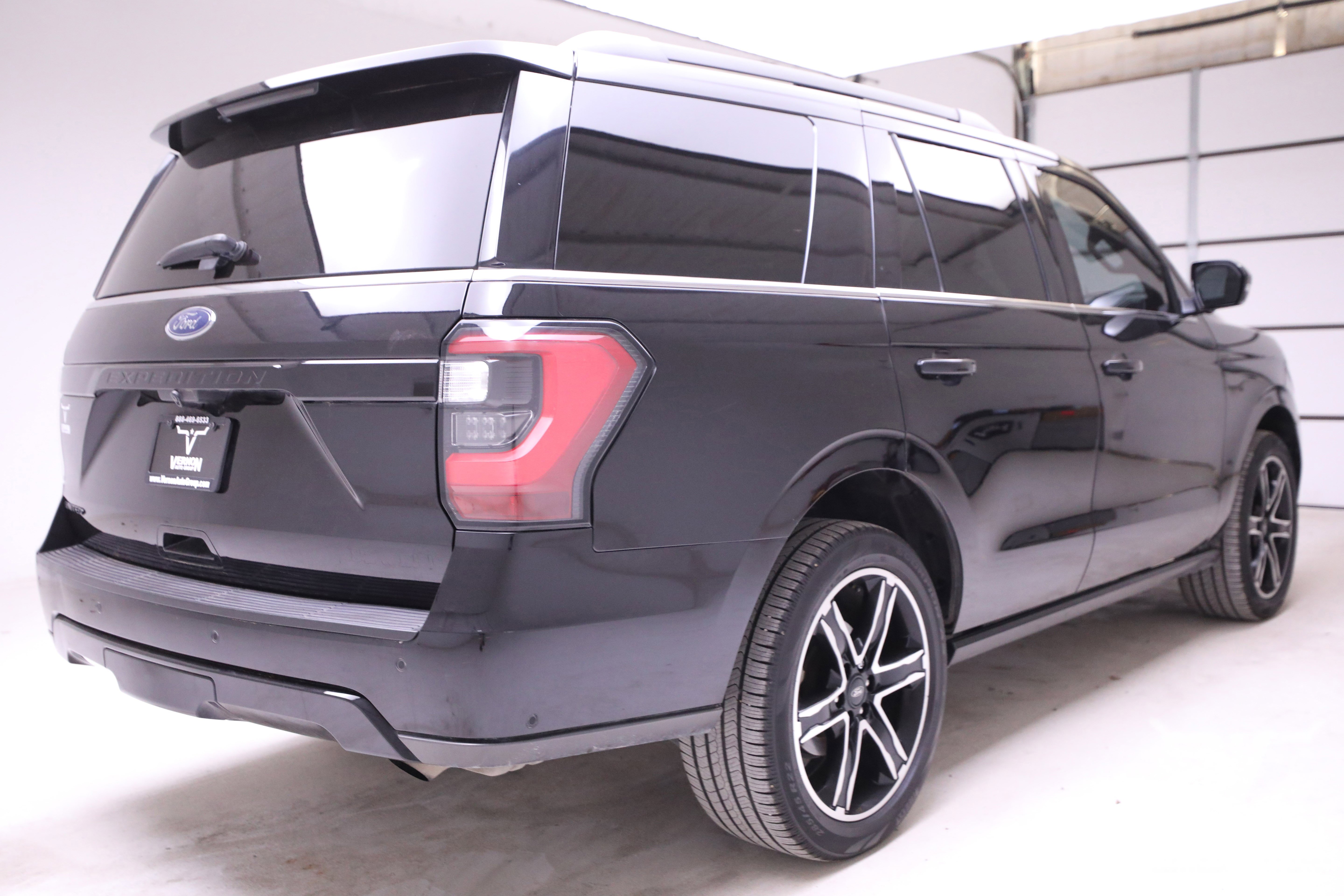 Used 2021 Ford Expedition Limited image 5