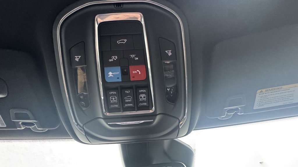 Used 2024 Jeep Grand Cherokee Limited image 30